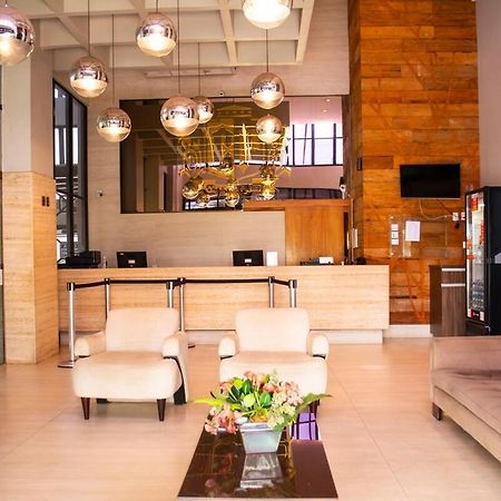 Elegancia & Conforto Flat Mobiliado 戈亚尼亚 外观 照片